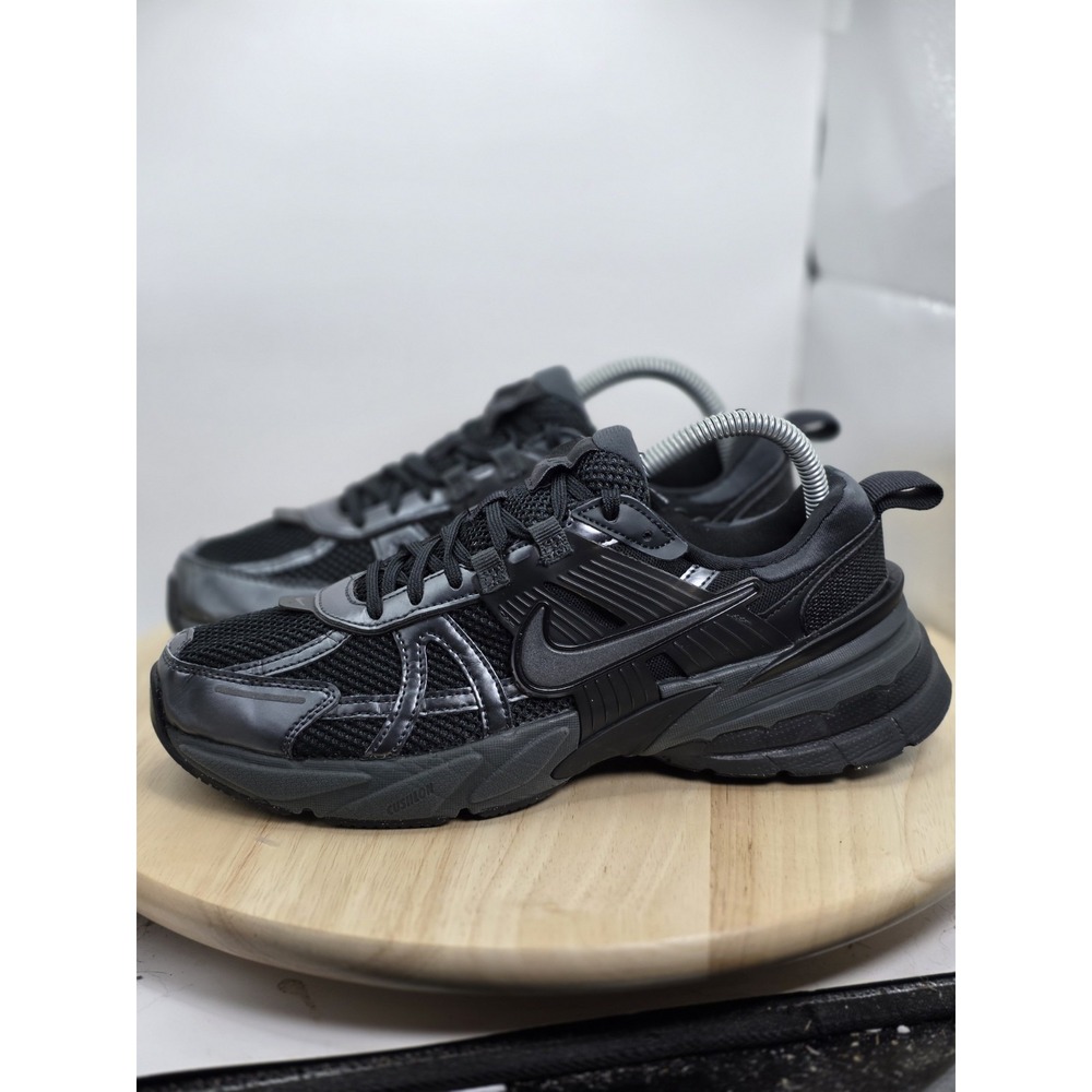Mens 7.5- Nike V2K Run Black Dark Smoke Grey Athletic Sneakers Shoes Anthracite